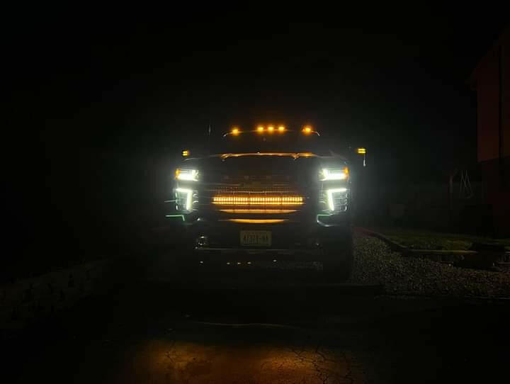Load image into Gallery viewer, Chevrolet Silverado 2500/3500HD Single 40 - Inch Light Bar (2020 - 2026) - CLASSIC - FSPE