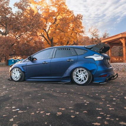 Load image into Gallery viewer, Ford Focus SE / ST / RS (2011 - 2018) Rear Window Vents (PAIR) - Hatchbacks - FSPE
