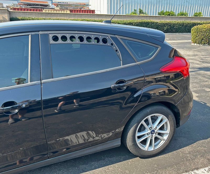 Load image into Gallery viewer, Ford Focus SE / ST / RS (2011 - 2018) Rear Window Vents (PAIR) - Hatchbacks - FSPE