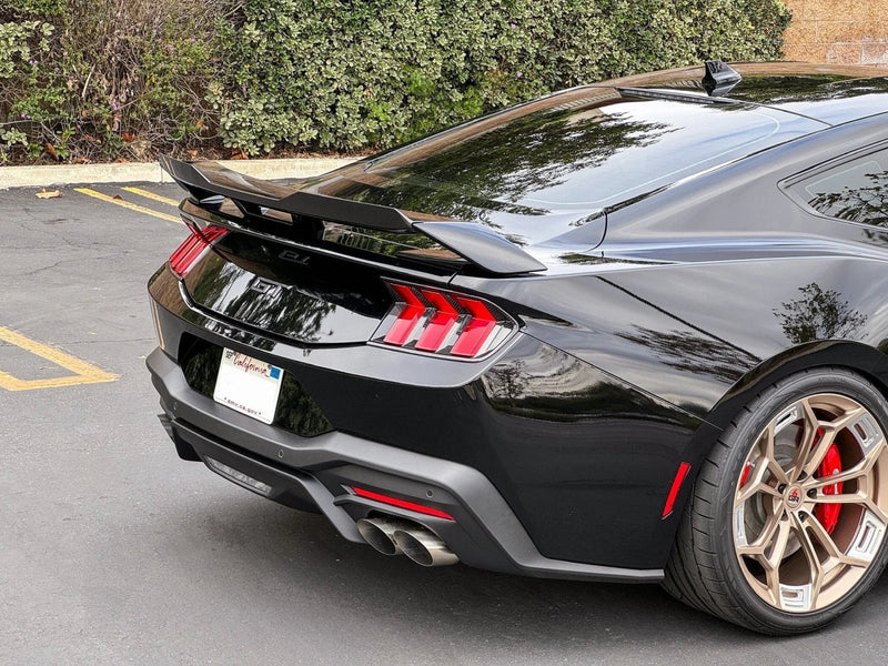 Load image into Gallery viewer, Ford Mustang (2024 - Current) - Dry Carbon Taillight Cover - FSPE