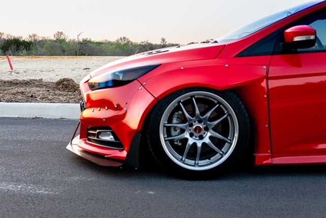 Load image into Gallery viewer, Ford Focus ST (2015-2018 Facelift) Front Splitter V3 - FSPE
